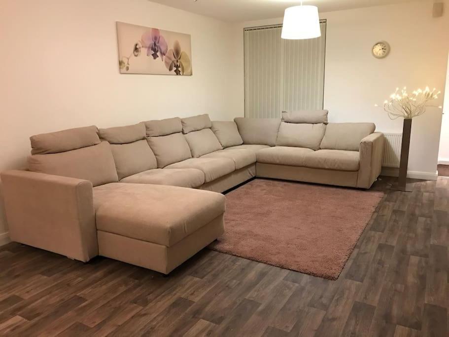 Great House + Air Conditioning + Free Car Parking Manchester Dış mekan fotoğraf