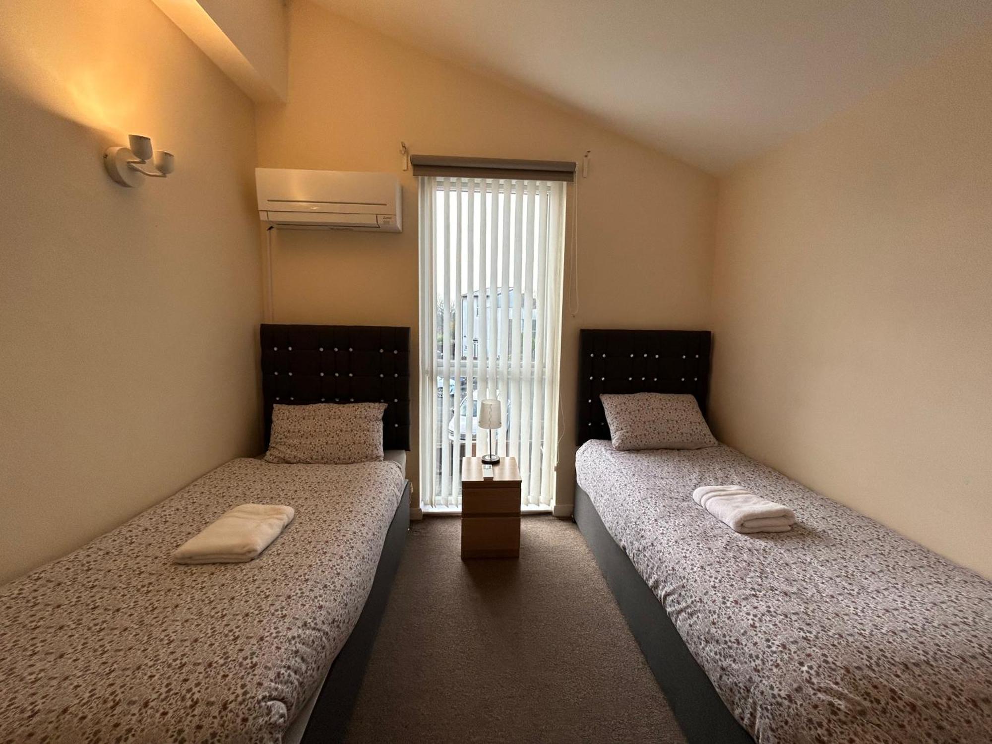 Great House + Air Conditioning + Free Car Parking Manchester Dış mekan fotoğraf